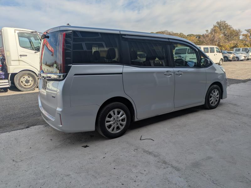 TOYOTA NOAH 2020/11