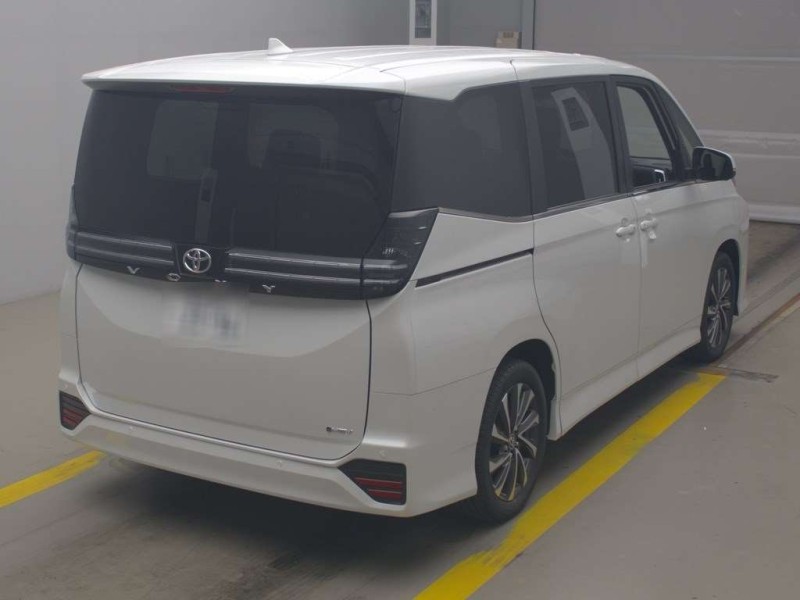 TOYOTA VOXY 2025/11