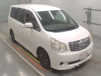 TOYOTA NOAH 2011/2
