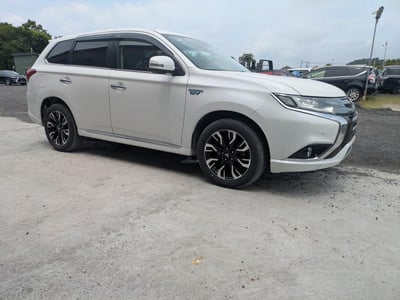MITSUBISHI OUTLANDER PHEV 2015/7