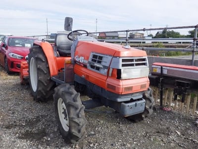 KUBOTA TRACTOR 2025/1