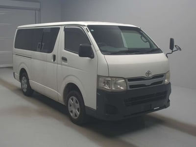 TOYOTA HIACE 2011/6