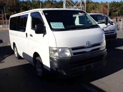 TOYOTA HIACE 2011/6