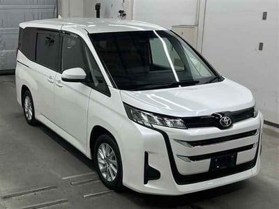 TOYOTA NOAH 2024/6