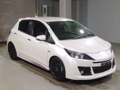 TOYOTA VITZ 2015/1