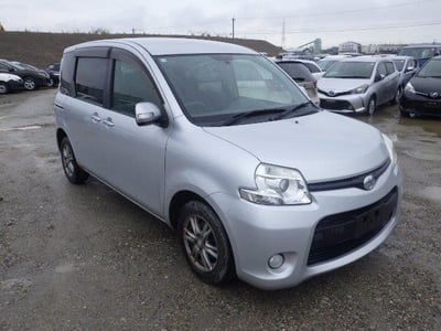 TOYOTA SIENTA 2011/8