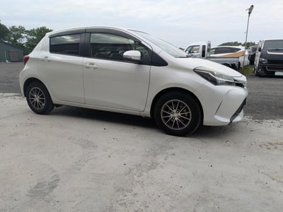 TOYOTA VITZ 2014/8