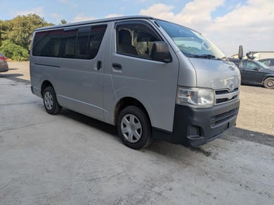TOYOTA HIACE 2011/9