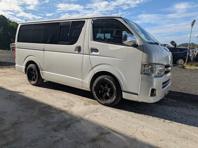 TOYOTA REGIUSACE 2013/8