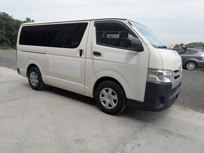 TOYOTA HIACE 2015/8