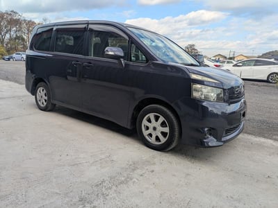 TOYOTA VOXY 2007/9