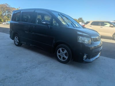 TOYOTA VOXY 2008/1