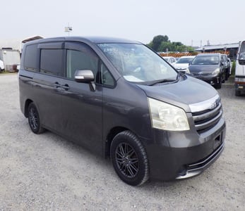 TOYOTA NOAH 2010/4
