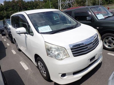 TOYOTA NOAH 2011/2