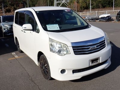 TOYOTA NOAH 2011/2