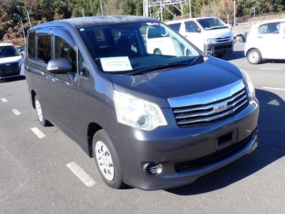 TOYOTA NOAH 2011/2