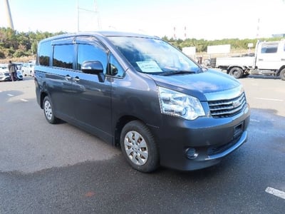 TOYOTA NOAH 2011/8