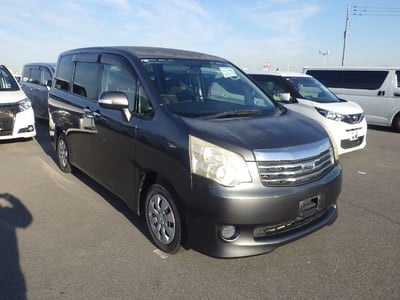 TOYOTA NOAH 2011/9