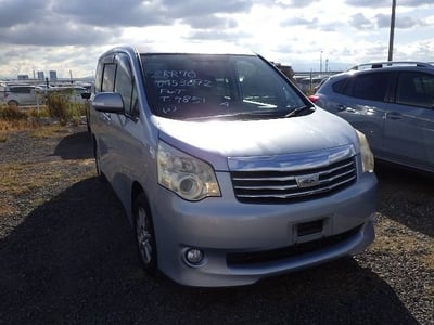 TOYOTA NOAH 2011/10