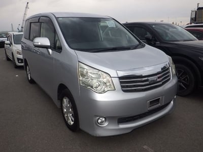 TOYOTA NOAH 2012/2
