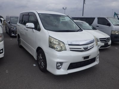 TOYOTA NOAH 2012/1