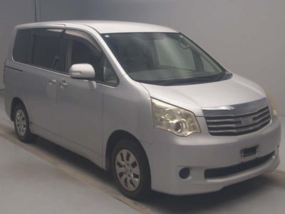 TOYOTA NOAH 2012/7