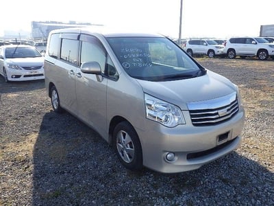 TOYOTA NOAH 2013/1