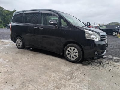 TOYOTA NOAH 2013/11