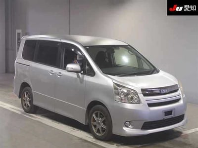 TOYOTA NOAH 2010/3