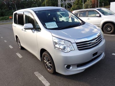 TOYOTA NOAH 2012/7