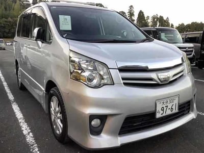 TOYOTA NOAH 2013/2