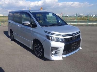 TOYOTA VOXY 2015/4