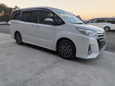 TOYOTA NOAH 2015/7