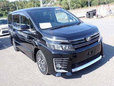 TOYOTA VOXY 2016/10
