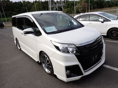TOYOTA NOAH 2017/3