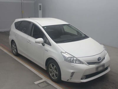 TOYOTA PRIUS ALPHA 2014/8