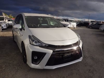 TOYOTA PRIUS ALPHA 2018/11