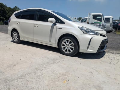 TOYOTA PRIUS ALPHA 2015/9