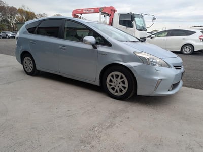 TOYOTA PRIUS ALPHA 2011/9