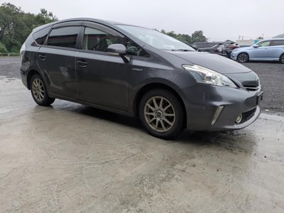 TOYOTA PRIUS ALPHA 2012/7