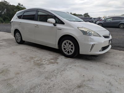 TOYOTA PRIUS ALPHA 2012/8