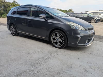 TOYOTA PRIUS ALPHA 2012/9