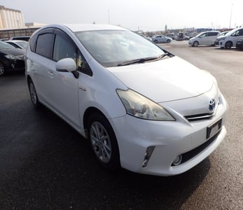 TOYOTA PRIUS ALPHA 2012/10