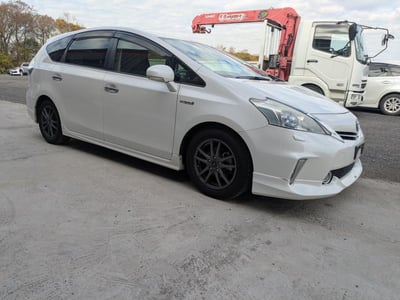 TOYOTA PRIUS ALPHA 2013/2