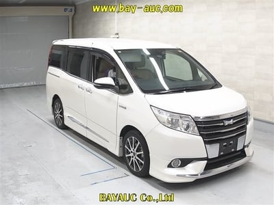 TOYOTA NOAH 2017/3