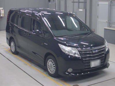 TOYOTA NOAH 2017/4
