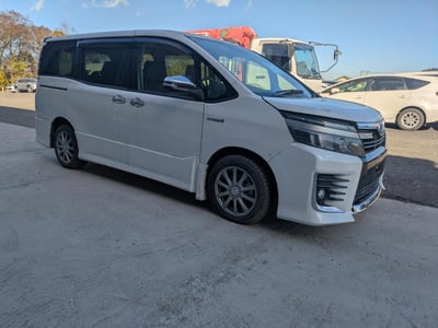 TOYOTA VOXY 2017/6
