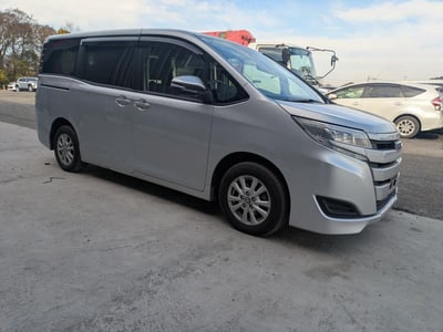 TOYOTA NOAH 2020/11