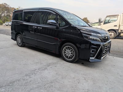 TOYOTA VOXY 2021/5