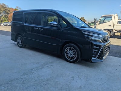 TOYOTA VOXY 2021/7